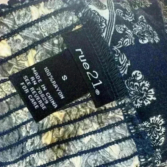 Rue21 Strappy Tie Halter Bandana Crop Top - Small - Picture 6 of 6